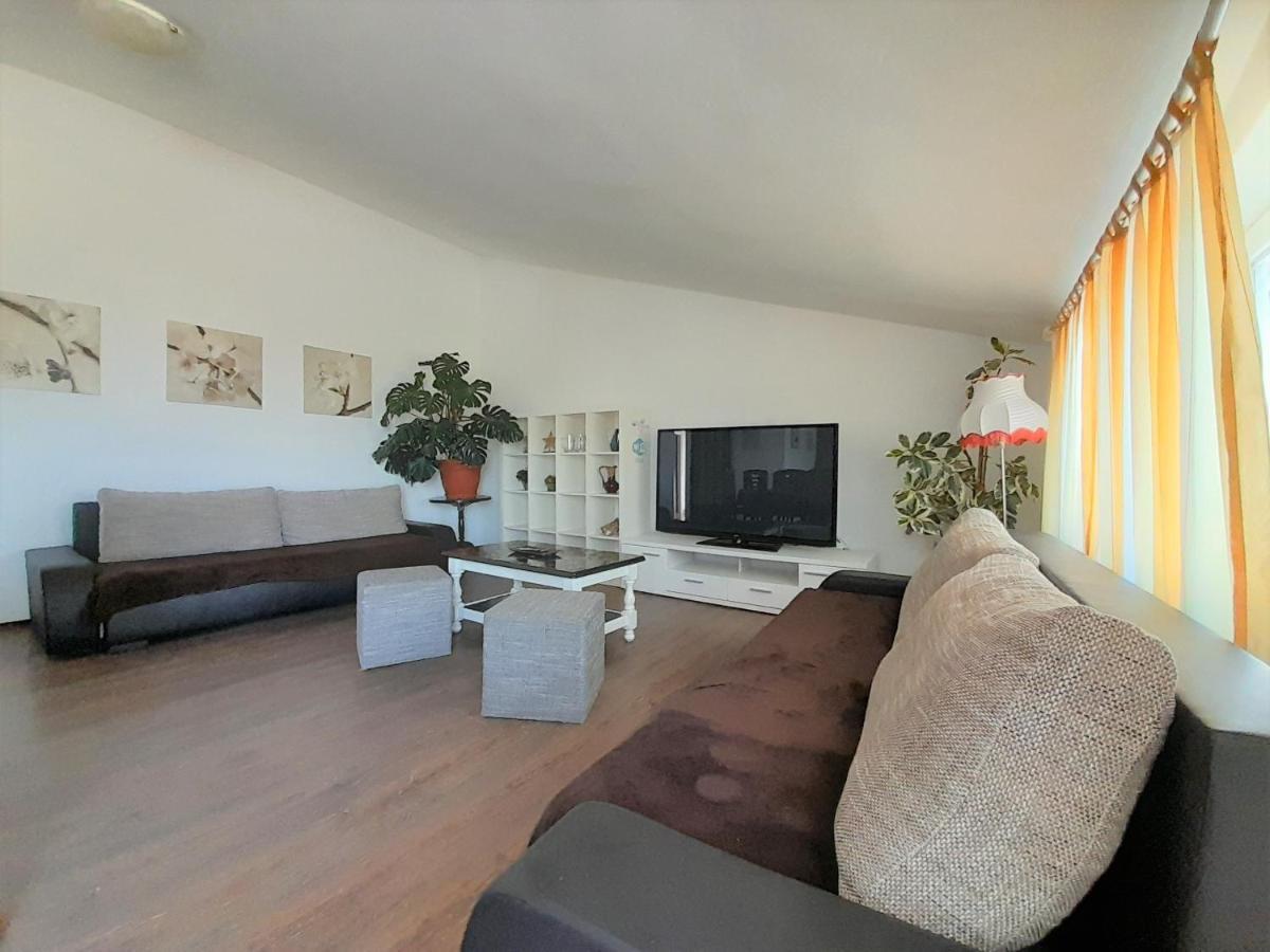 Apartments Nada Krk Island Bagian luar foto